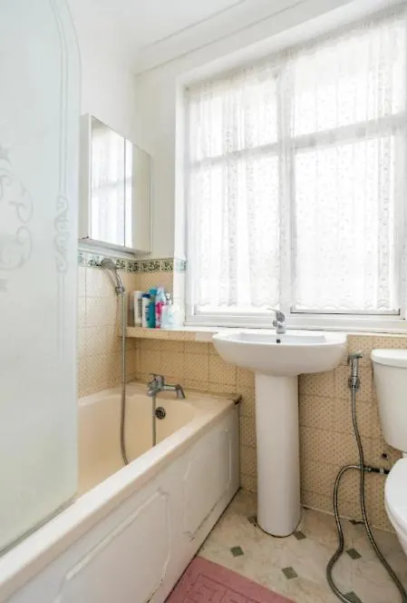 Comfortable Room Goodmayes 0*,  Reino Unido